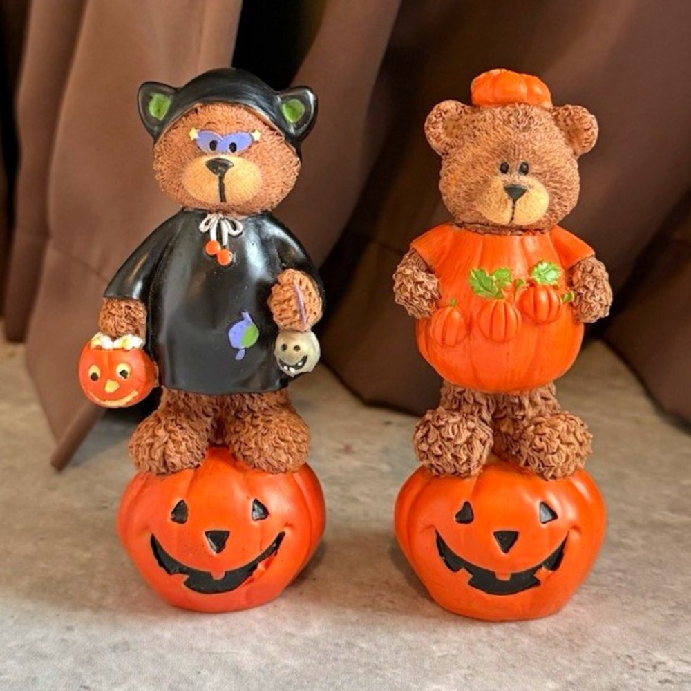 2-Pack Halloween Teddy Bear Figurines on Jack-O-Lanterns Resin Painted 3D